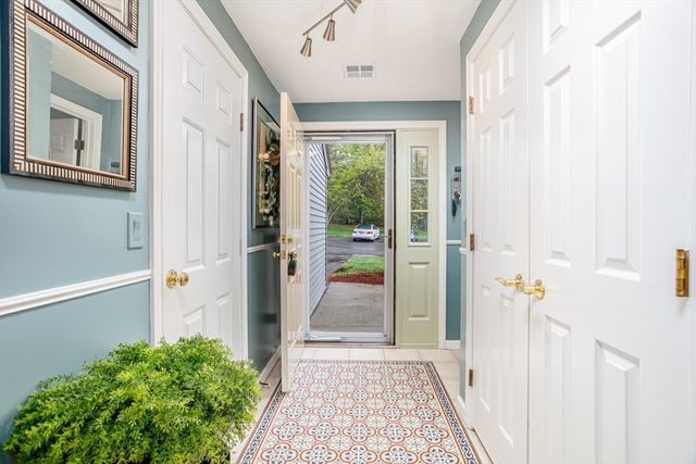 610 Ridgefield Cir D, Clinton, MA 01510