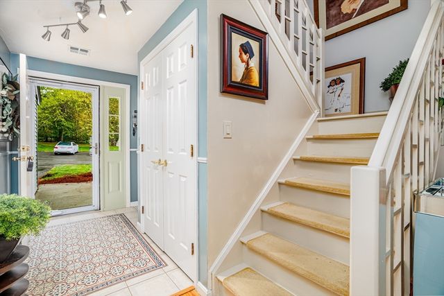610 Ridgefield Cir D, Clinton, MA 01510