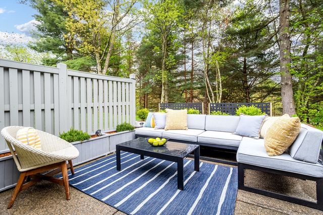 610 Ridgefield Cir D, Clinton, MA 01510