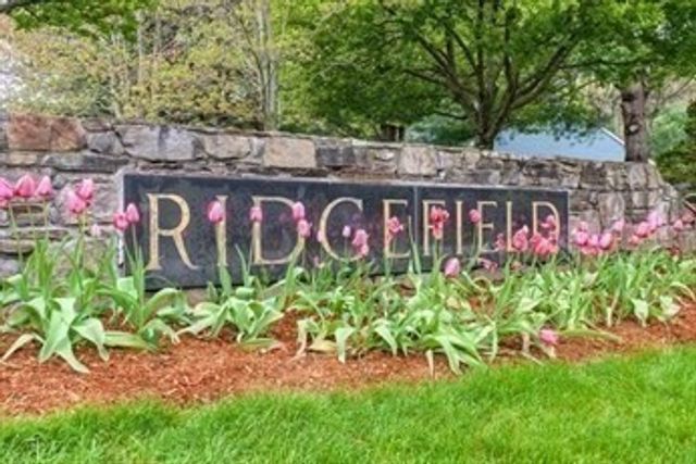 610 Ridgefield Cir D, Clinton, MA 01510