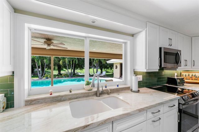 3663 NW 99th Ter, Coral Springs, FL 33065
