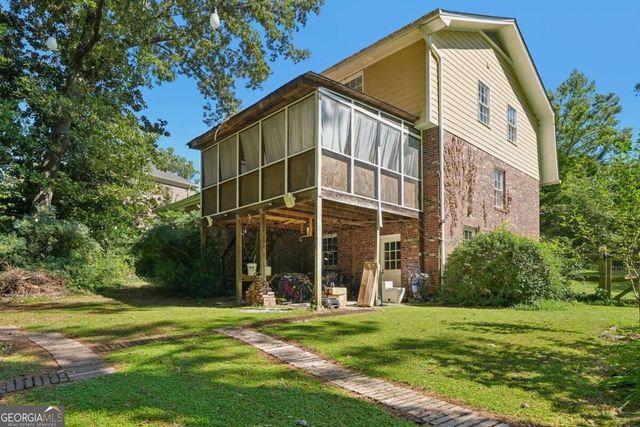 585 James Street SW, Lilburn, GA 30047