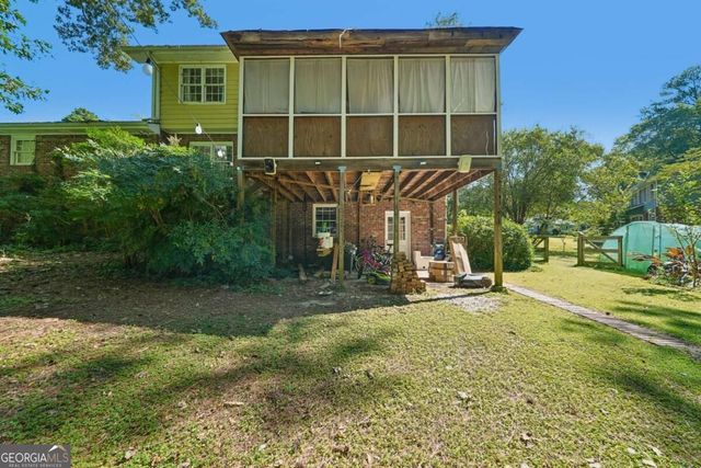 585 James Street SW, Lilburn, GA 30047