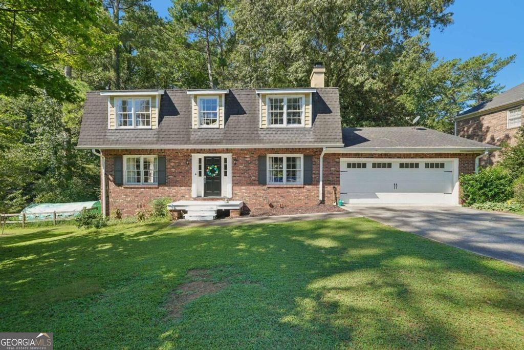 585 James Street SW, Lilburn, GA 30047