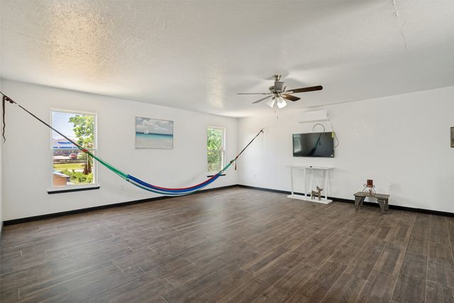 2666 Burton Avenue, Fort Worth, TX 76105