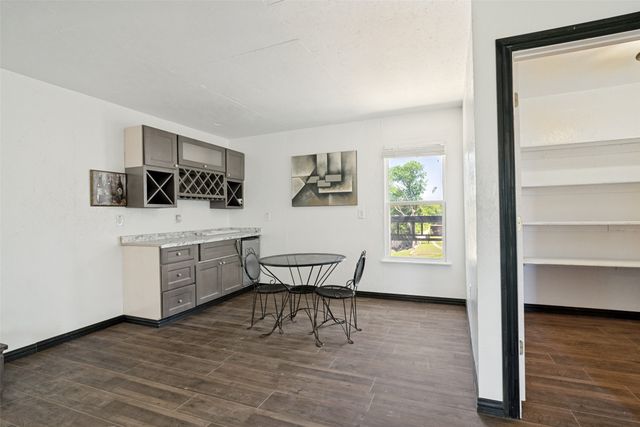 2666 Burton Avenue, Fort Worth, TX 76105