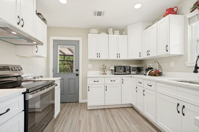2666 Burton Avenue, Fort Worth, TX 76105