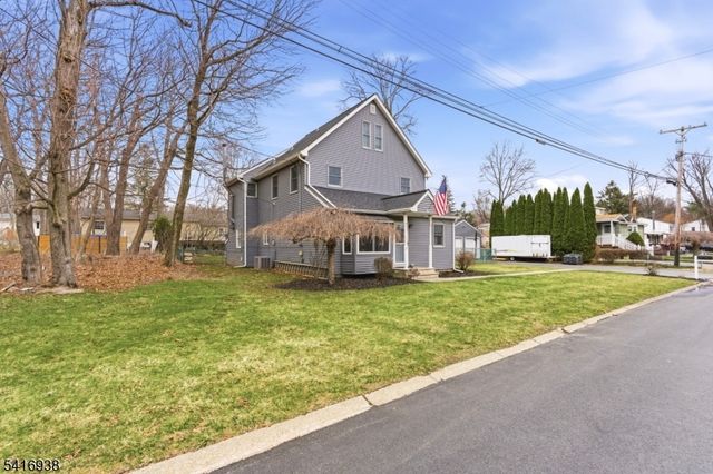 27 Schwarz Blvd, Jefferson Twp., NJ 07849