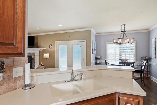 31 Bowling Ln, Conway, AR 72032