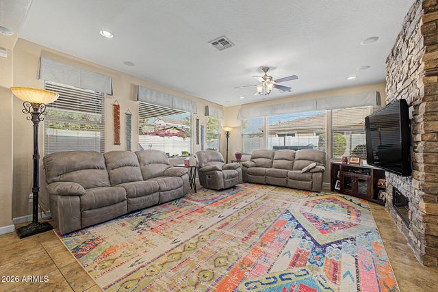 10561 E PIVITOL Avenue, Mesa, AZ 85212