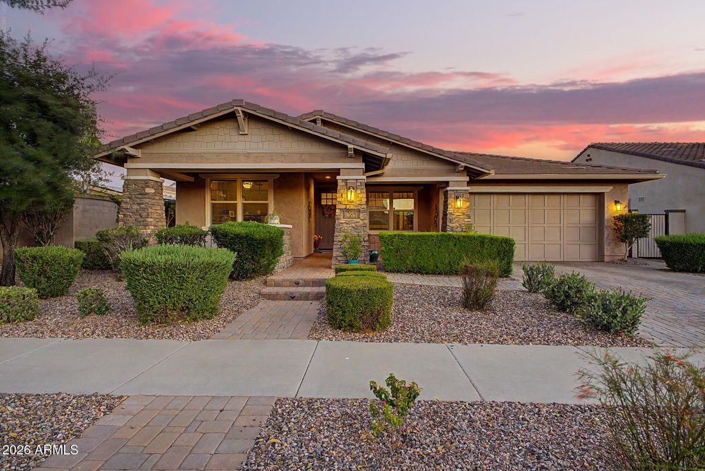 10561 E PIVITOL Avenue, Mesa, AZ 85212