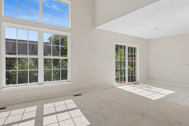 1121 E Danbury Drive, Cary, IL 60013