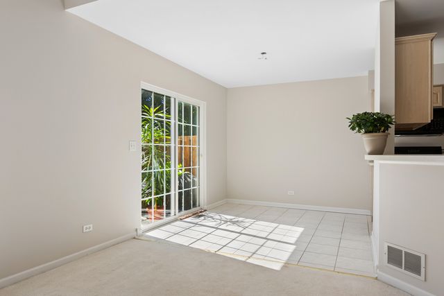 1121 E Danbury Drive, Cary, IL 60013