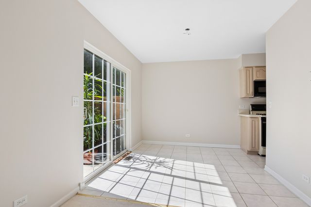 1121 E Danbury Drive, Cary, IL 60013
