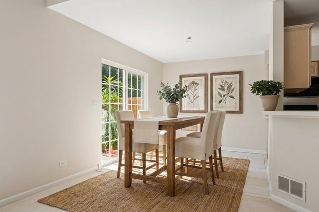 1121 E Danbury Drive, Cary, IL 60013