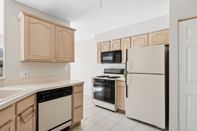 1121 E Danbury Drive, Cary, IL 60013
