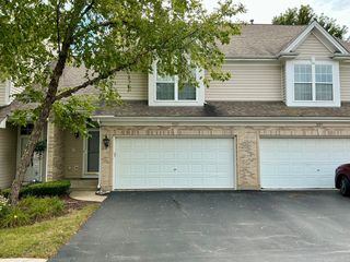 1121 E Danbury Drive, Cary, IL 60013