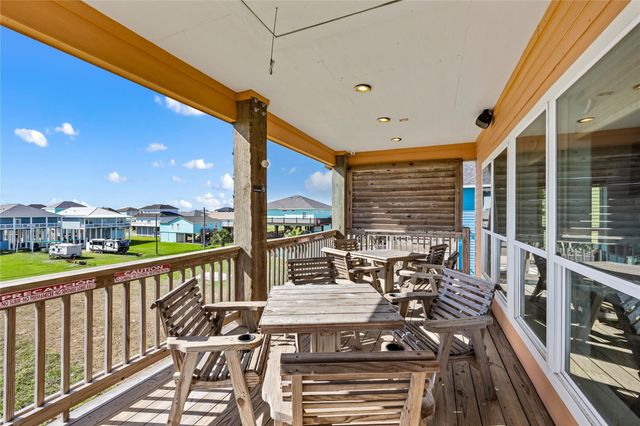 1998 Avenue G, Crystal Beach, TX 77650