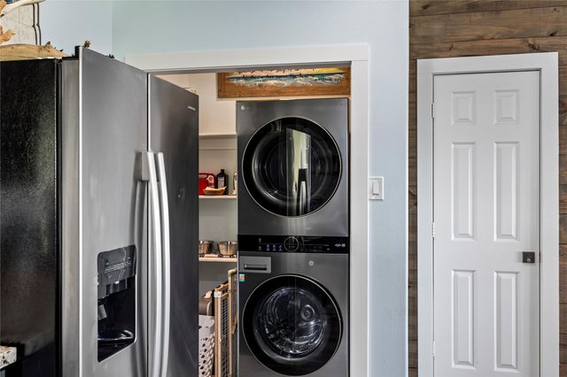 1998 Avenue G, Crystal Beach, TX 77650