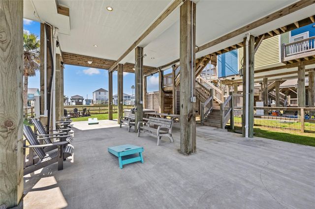 1998 Avenue G, Crystal Beach, TX 77650