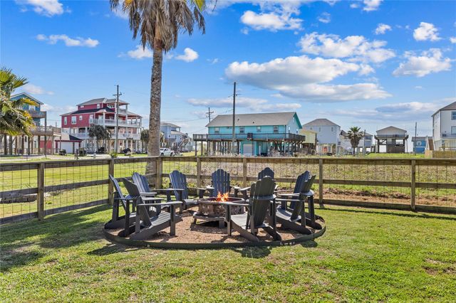 1998 Avenue G, Crystal Beach, TX 77650