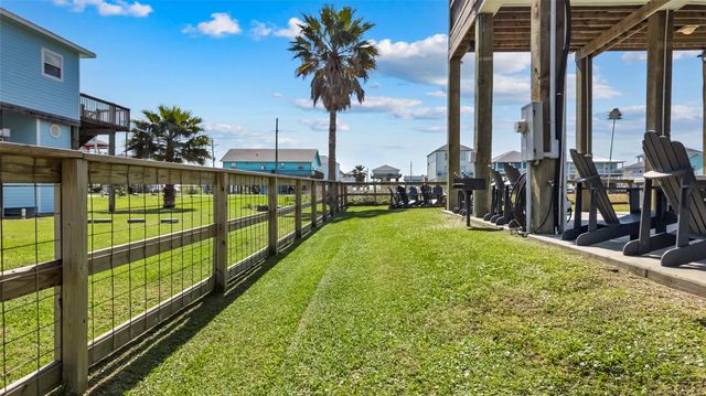1998 Avenue G, Crystal Beach, TX 77650