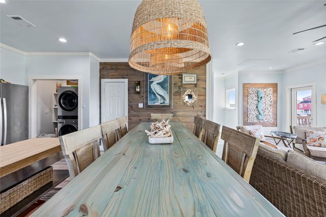 1998 Avenue G, Crystal Beach, TX 77650