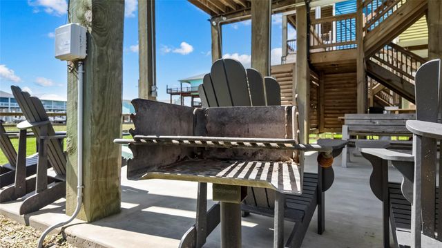 1998 Avenue G, Crystal Beach, TX 77650