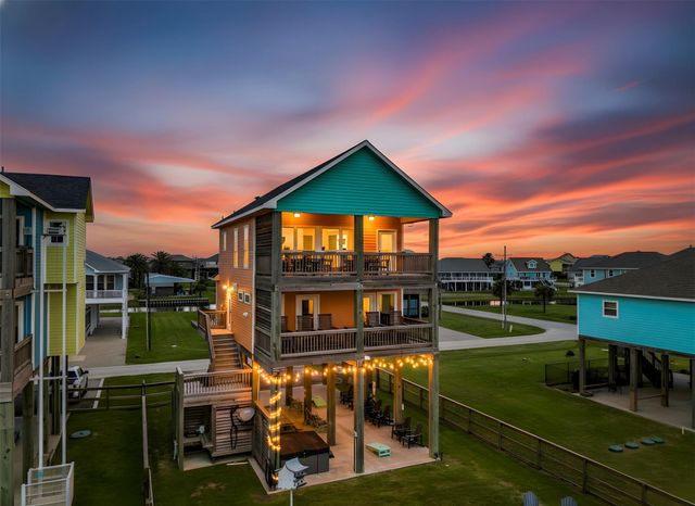 1998 Avenue G, Crystal Beach, TX 77650