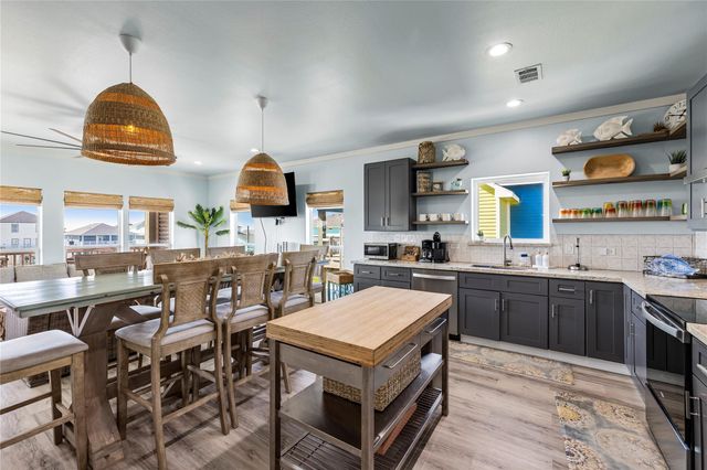 1998 Avenue G, Crystal Beach, TX 77650