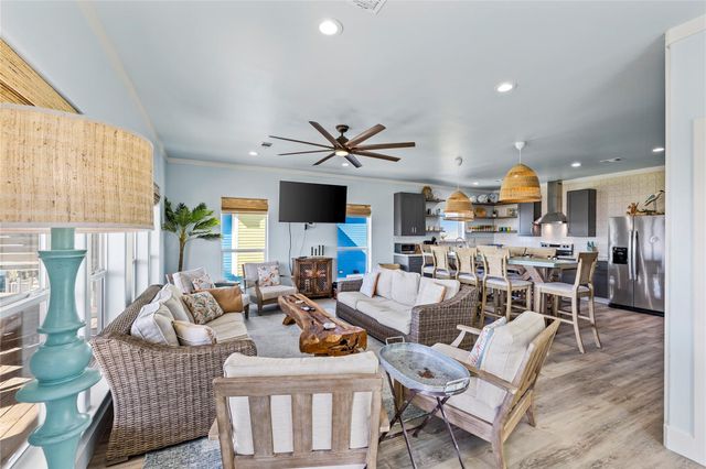 1998 Avenue G, Crystal Beach, TX 77650