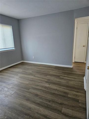 8 Pollux Cir E Apt 1, Portsmouth, VA 23701