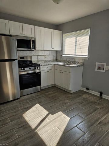 8 Pollux Cir E Apt 1, Portsmouth, VA 23701