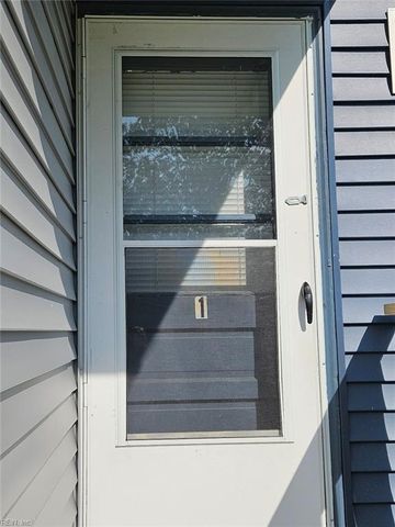 8 Pollux Cir E Apt 1, Portsmouth, VA 23701
