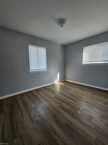8 Pollux Cir E Apt 1, Portsmouth, VA 23701