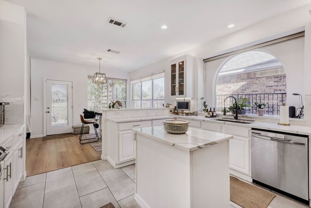 9709 Fairway Vista Drive, Rowlett, TX 75089