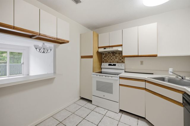 117 Cluff Crossing Rd Apt 29, Salem, NH 03079