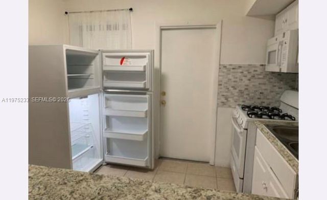 401 SW 8th St A, Hallandale Beach, FL 33009