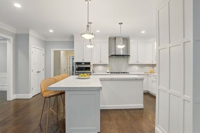 14 Fox Run Rd, Bedford, MA 01730