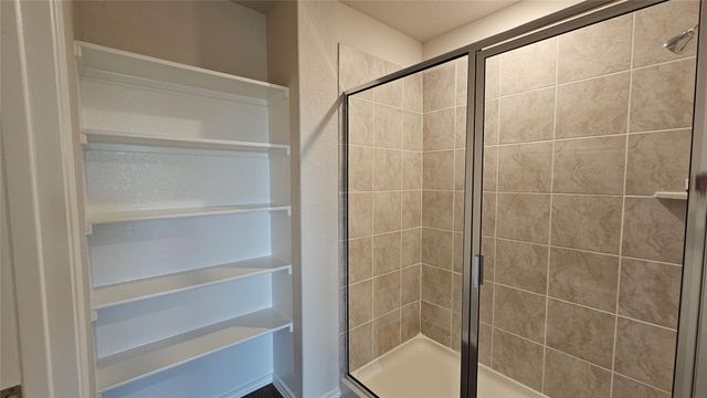 2825 Brogan CRK, New Braunfels, TX 78130
