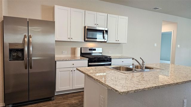 2825 Brogan CRK, New Braunfels, TX 78130