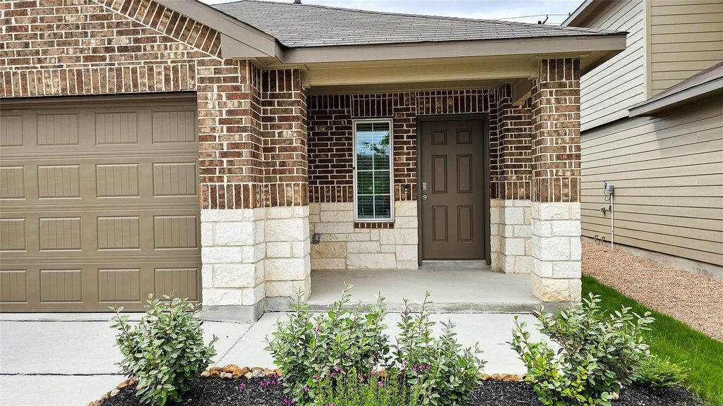 2825 Brogan CRK, New Braunfels, TX 78130