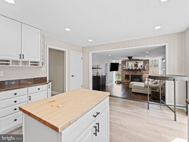 8 FOXWOOD LN, Medford, NJ 08055