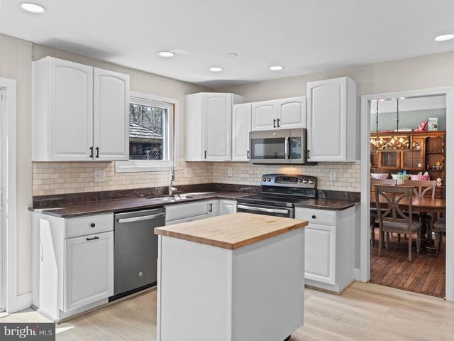 8 FOXWOOD LN, Medford, NJ 08055