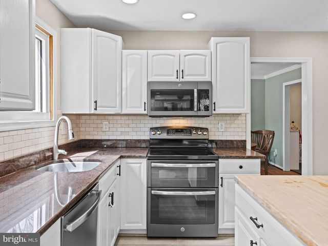 8 FOXWOOD LN, Medford, NJ 08055