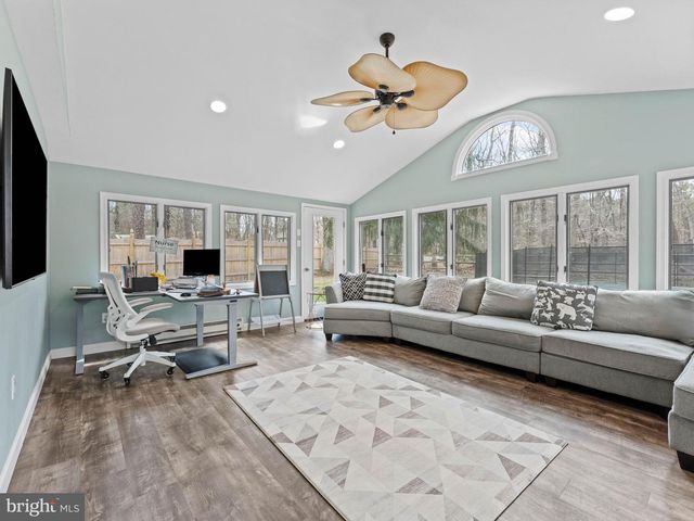 8 FOXWOOD LN, Medford, NJ 08055