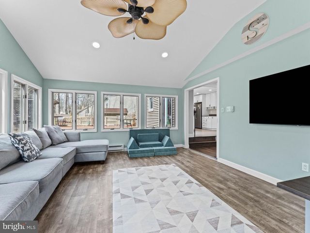 8 FOXWOOD LN, Medford, NJ 08055