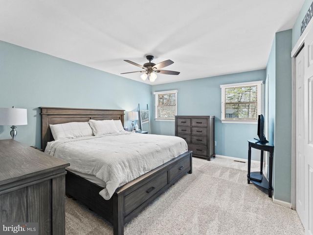 8 FOXWOOD LN, Medford, NJ 08055