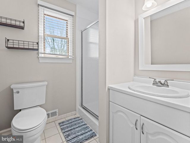 8 FOXWOOD LN, Medford, NJ 08055