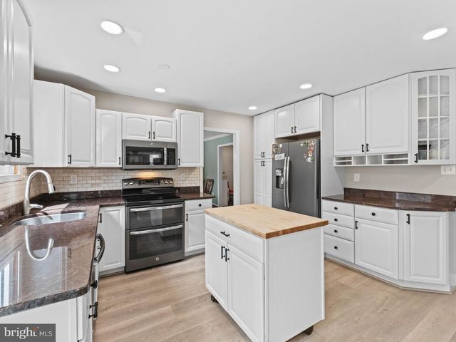 8 FOXWOOD LN, Medford, NJ 08055